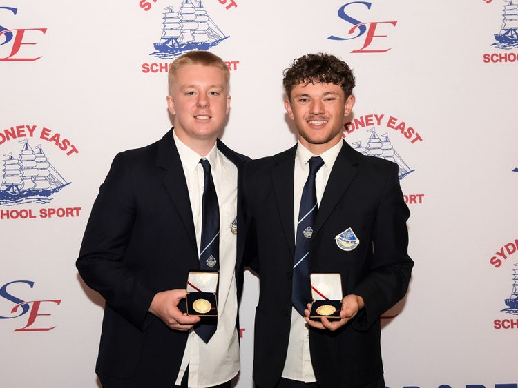 Stdents holding their Sydney East Blue medals
