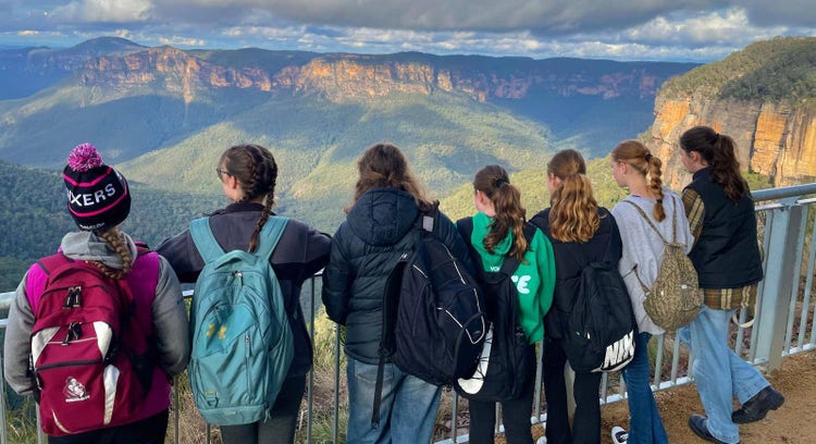 students admiring view of the blue mountains